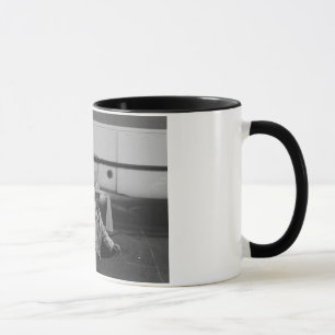 Mann in einem Einsteigeloch Tasse