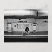 Mann mit Einkaufstüten in der U-Bahn (Chatelet)