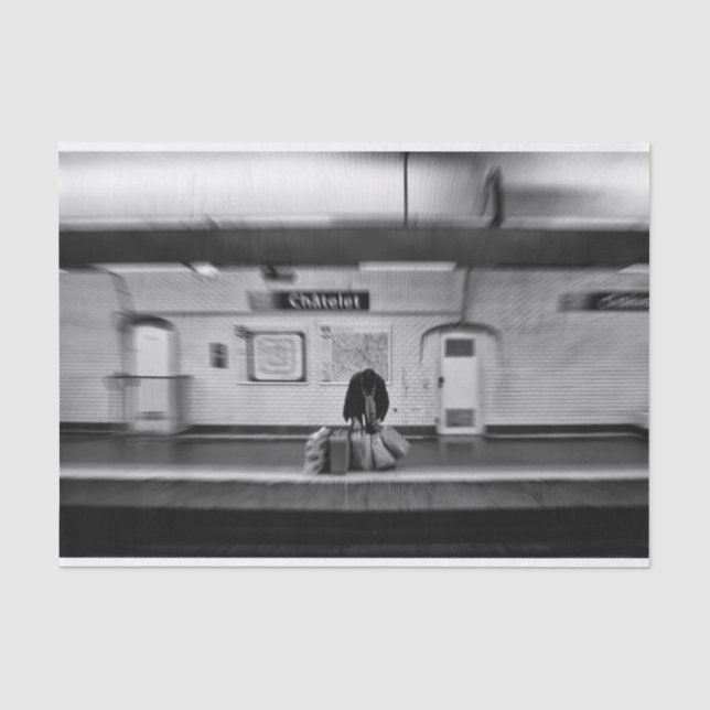 Mann mit Einkaufstüten in der U-Bahn (Chatelet) Seidenpapier (Vorderseite)