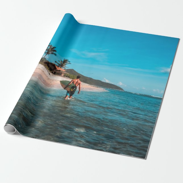 Mann mit Surfbrett im Wasserkörper Geschenkpapier (Ungerollt)