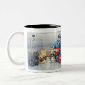 Mann repariert Aufzug und spielt Gitarre mit Katze Zweifarbige Tasse