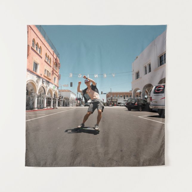 Mann spielt Skateboard Wandteppich (Vorderseite)