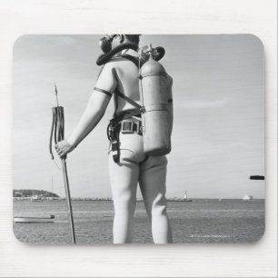 Mann stehend auf Pier Mousepad