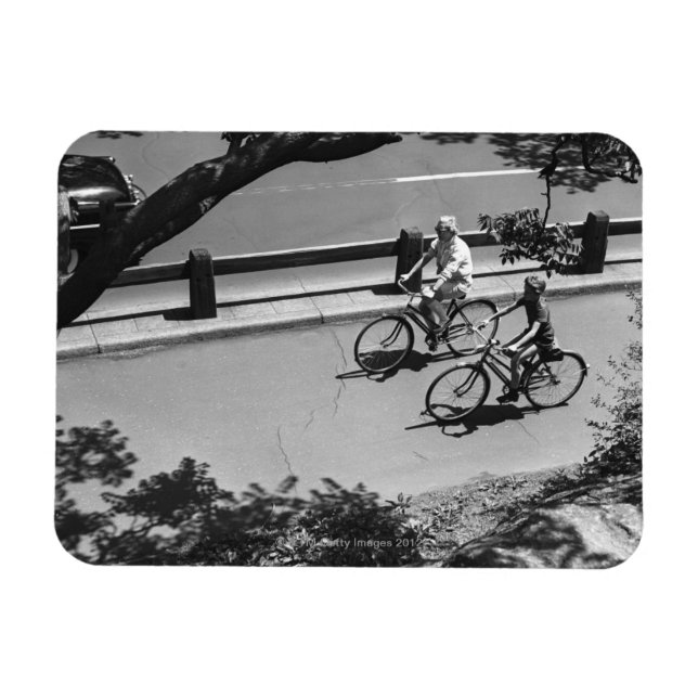 Mann und Junge beim Radfahren Magnet (Horizontal)