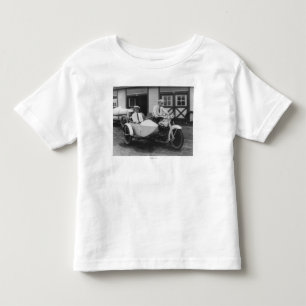 Männer auf Harley Davidson-Motorrad mit Beiwagen Kleinkind T-shirt