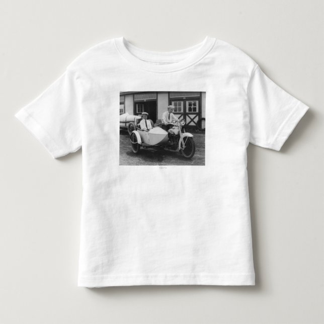 Männer auf Harley Davidson-Motorrad mit Beiwagen Kleinkind T-shirt (Vorderseite)