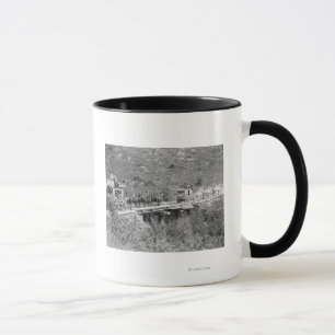 Männer auf Lastwagen-Wellen-und Spitze-Hüten zum Tasse