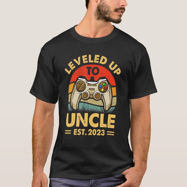 Männer, die für den Onkel Est 2023 befördert wurde T-Shirt (Vorderseite)