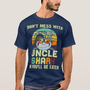 Männer geben T-Shirt für Onkel Dont mit Onkel Shar