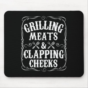 Männer grillen Fleisch und klatschen Wangen Lustig Mousepad