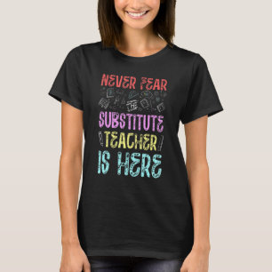 Männer haben nie Angst, der Ersatzlehrer ist hier  T-Shirt