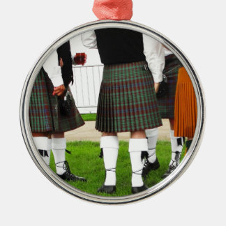 Männer in den Röcken Ornament Aus Metall