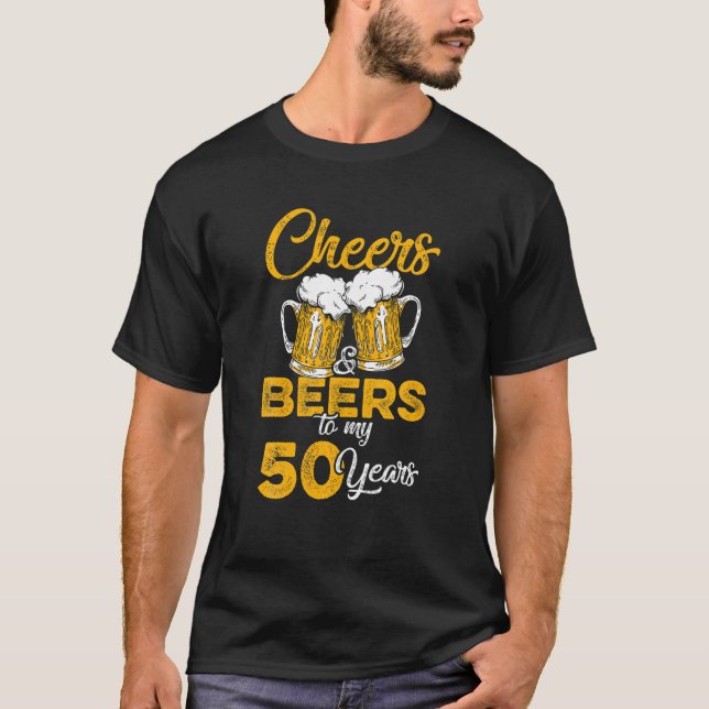 Männer jubeln und bieren zu meinen 50 Jahren T-Shirt (Vorderseite)