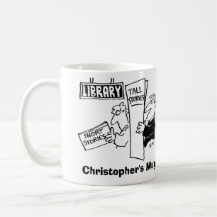 Männer lesen Bücher in der Bibliothek. Wählen Sie  Kaffeetasse
