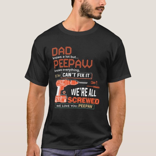 Männer Personalisierter Vater weiß viel, aber Peep T-Shirt (Vorderseite)