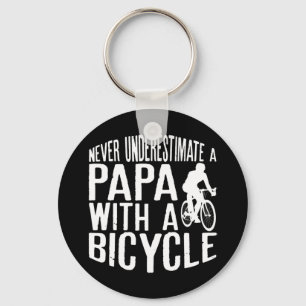 Männer unterschätzen ein Papa mit einem Fahrradfah Schlüsselanhänger