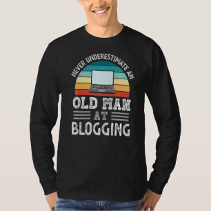 Männer unterschätzen nie einen alten Mann beim Blo T-Shirt