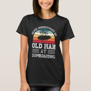 Männer unterschätzen nie einen alten Mann in Skimb T-Shirt