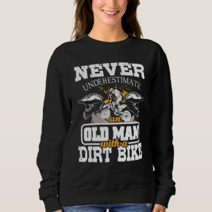 Männer unterschätzen nie einen alten Mann mit eine Sweatshirt