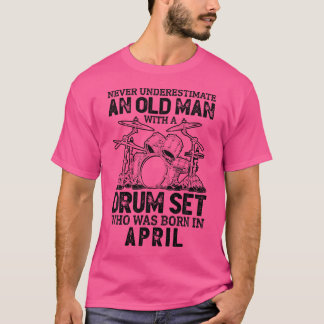 Männer unterschätzen nie einen alten Mann mit eine T-Shirt