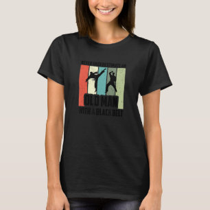 Männer unterschätzen nie einen alten Mann mit eine T-Shirt