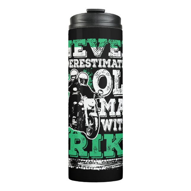 Männer unterschätzen nie einen alten Mann mit eine Thermosbecher (Vorderseite)