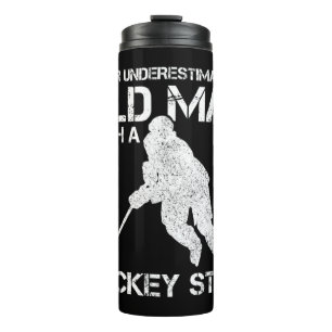 Männer unterschätzen nie einen alten Mann mit Hock Thermosbecher