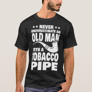 Männer unterschätzen niemals einen alten Mann mit T-Shirt