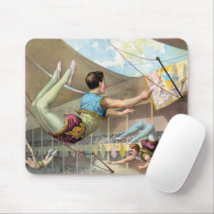 Männliche Akrobaten bei einer Vorstellung im Zirku Mousepad
