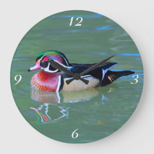 Männliche hölzerne Ente auf Teich Große Wanduhr