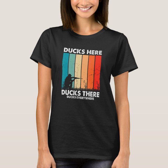 Männliche Wasservögel jagen für eine fliegende Ent T-Shirt (Vorderseite)