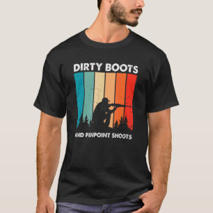 Männliche Wasservögel jagen für eine fliegende Ent T-Shirt