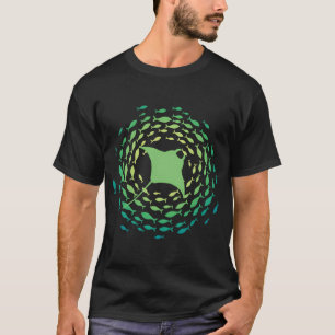 Mantarochen in einem Fischschwarm T-Shirt