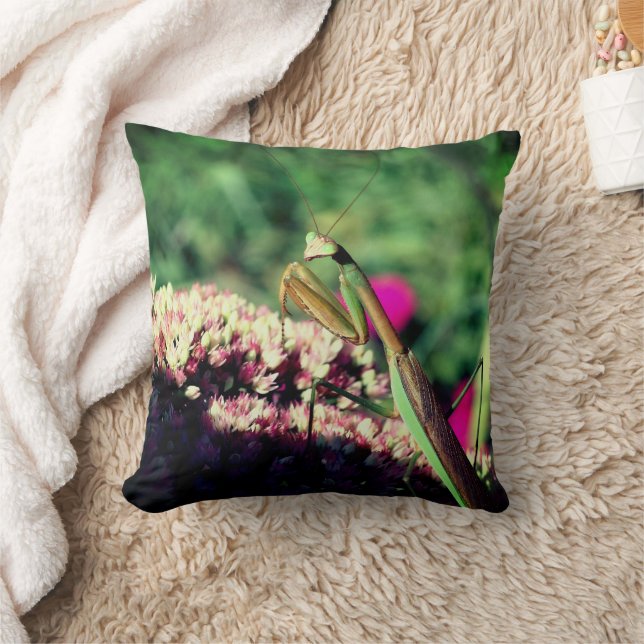 Mantis auf der Blume auf dem Meer Nah Kissen (Decke)