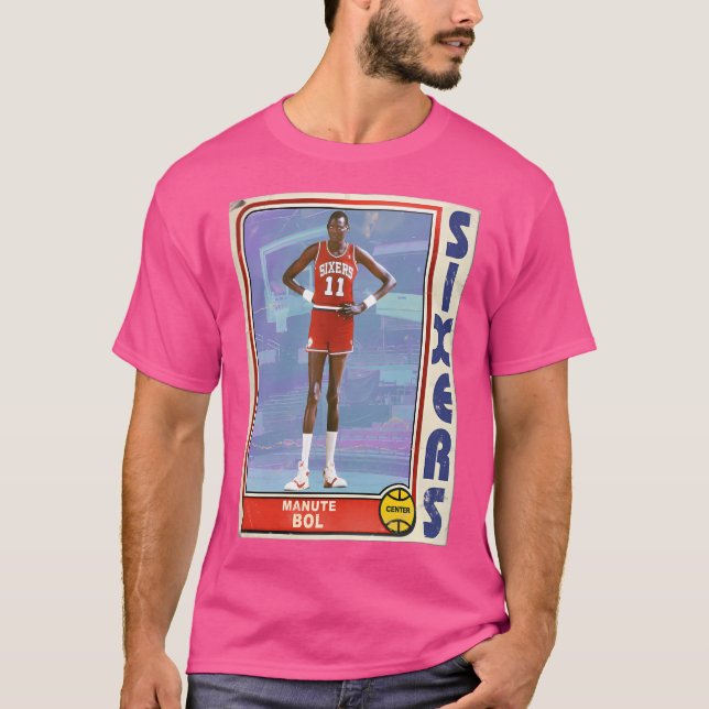 Manute Bol Retro Style 90S Basketball Card Classic T-Shirt (Vorderseite)