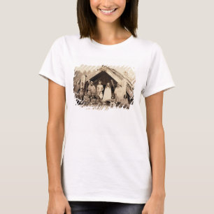 Maori- Familie, Neuseeland, c.1880s (Albumendruck) T-Shirt