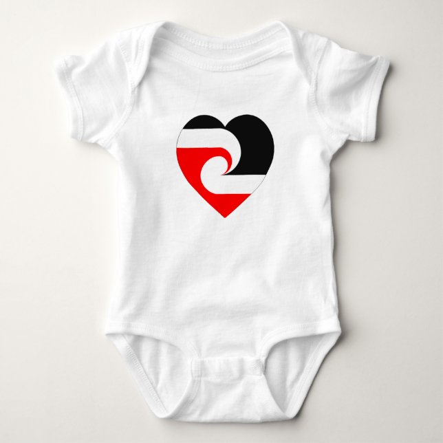 Maori Herz Baby Strampler (Vorderseite)