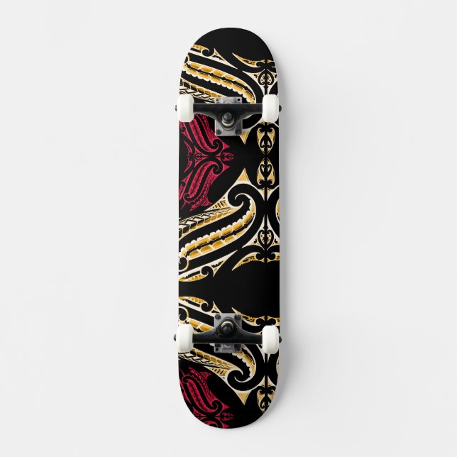 Maori- traditioneller moko Entwurf in red& Gelb Skateboard (Vorderseite)