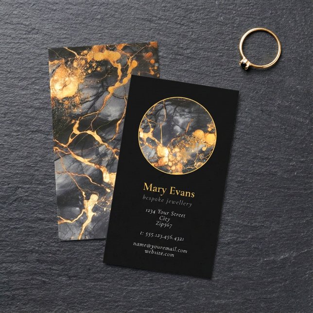 Marbre noir et or effet carte de visite moderne (Black and gold marble effect modern business card.)