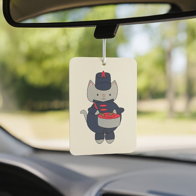 Marching Band Gray Cat Drummer Navy Blue Red Autolufterfrischer (An air freshener with a cat playing the drums while wearing a navy blue & red marching band uniform.)