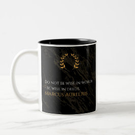 Marcus Aurelius Weisheit: Aktionen sprechen lauter Zweifarbige Tasse