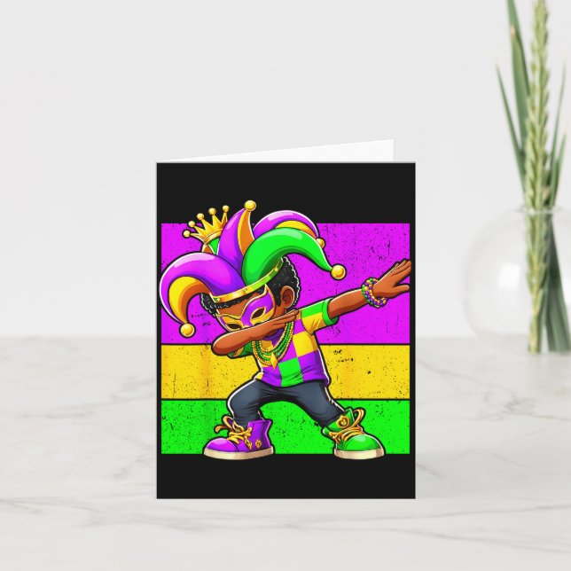 Mardi Gras Funny Dabbing Black Boy Jester Hat Kid  Karte (Vorderseite)