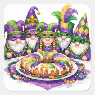 Mardi Gras Gnom-Partei mit Königskuchen Quadratischer Aufkleber