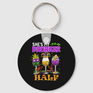 Mardi Gras Outfit Sie ist mein Betrunkenerer Halbm Schlüsselanhänger