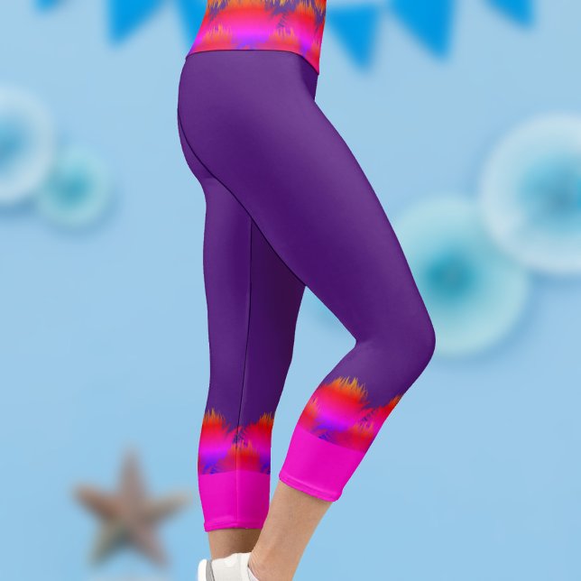 Mardi Gras Plumes violettes et roses Leggings Capr (Fun pair of capri leggings perfect for mardi gras!)