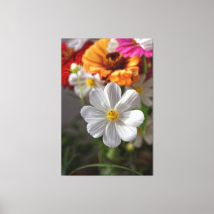 margarete Blume vor Blume-Bouquet Leinwanddruck