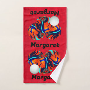 Margaretenname auf roten Rasenschüsseln, Handtuch