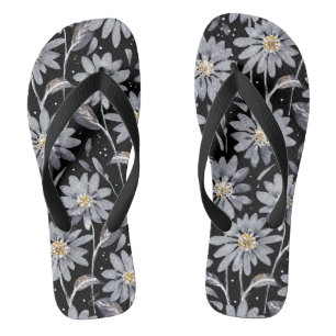 Marguerites d'argent sur tongs floraux noirs