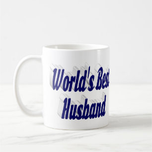 Mari avec un mug à café à moitié texte bleu foncé