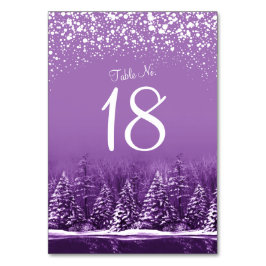 Mariage d'hiver pins violets numéros de table